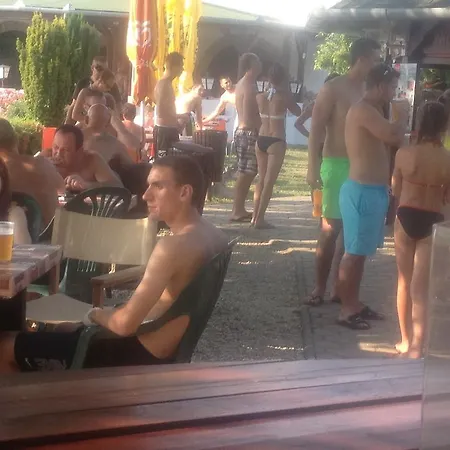 Kastely Fogado Pensión *